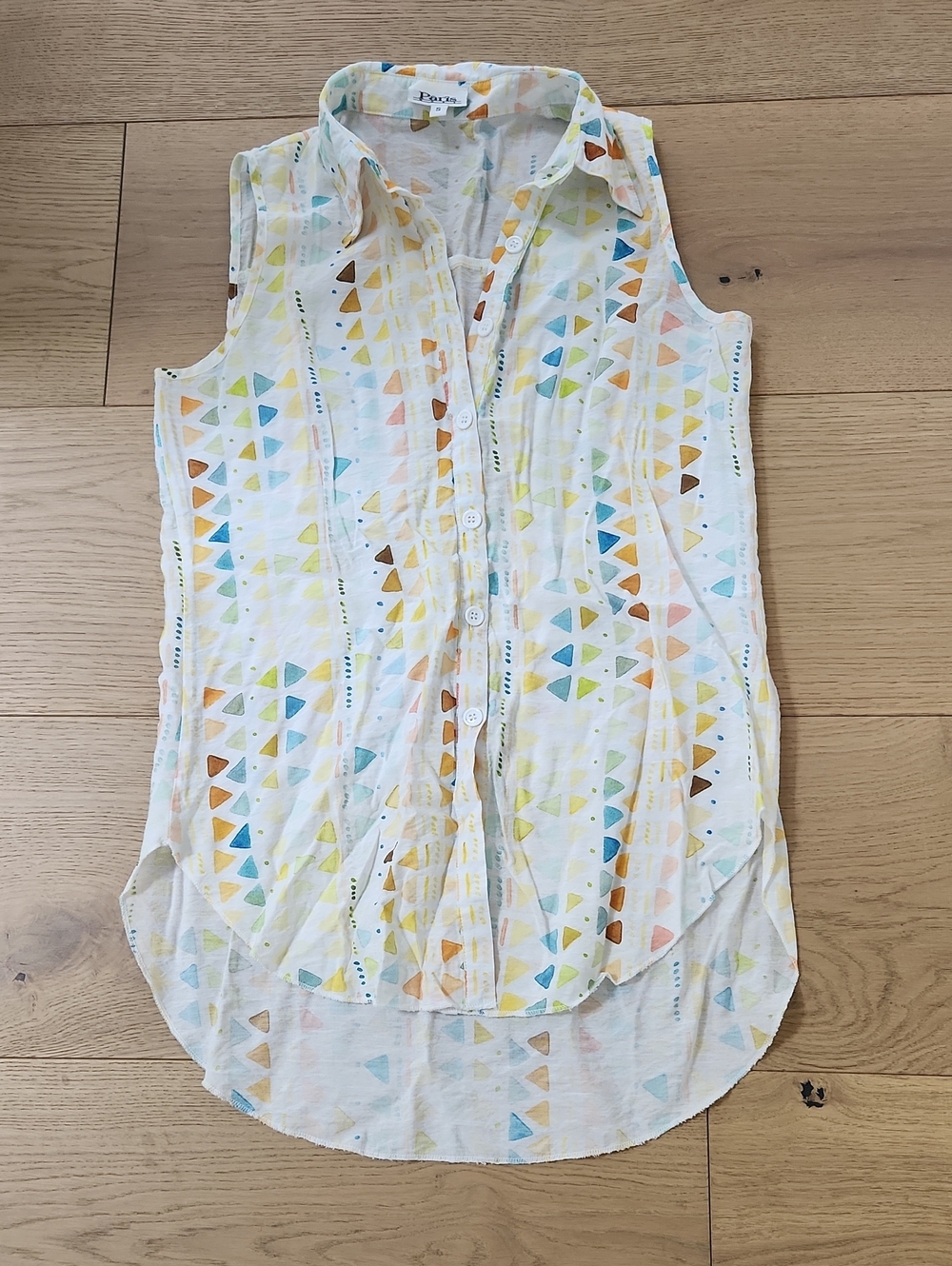 Sleeveless Button-Down Shirt in Multicolor Triangle Print